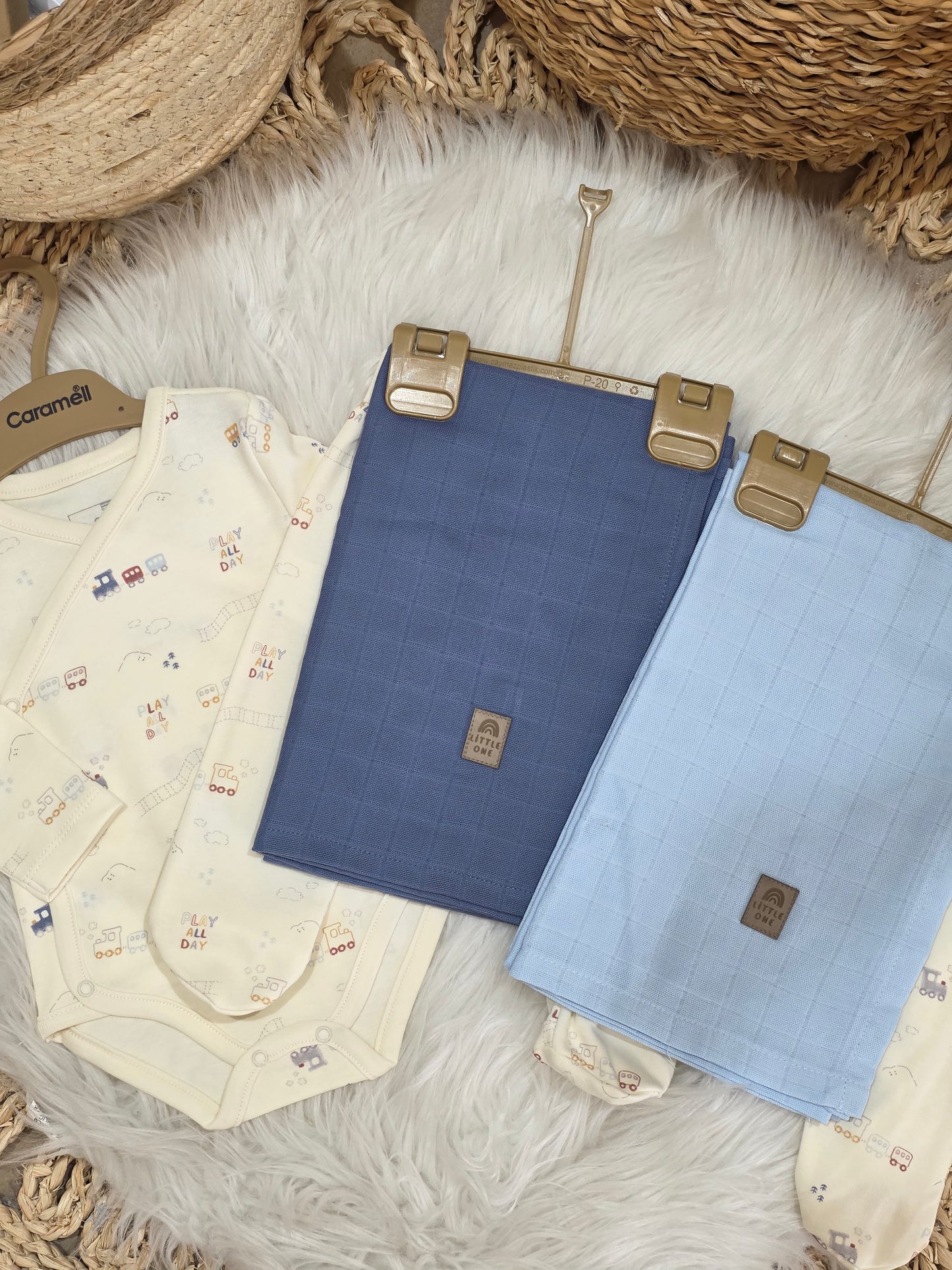 Caramell-Toys Set of 3pcs with Blanket