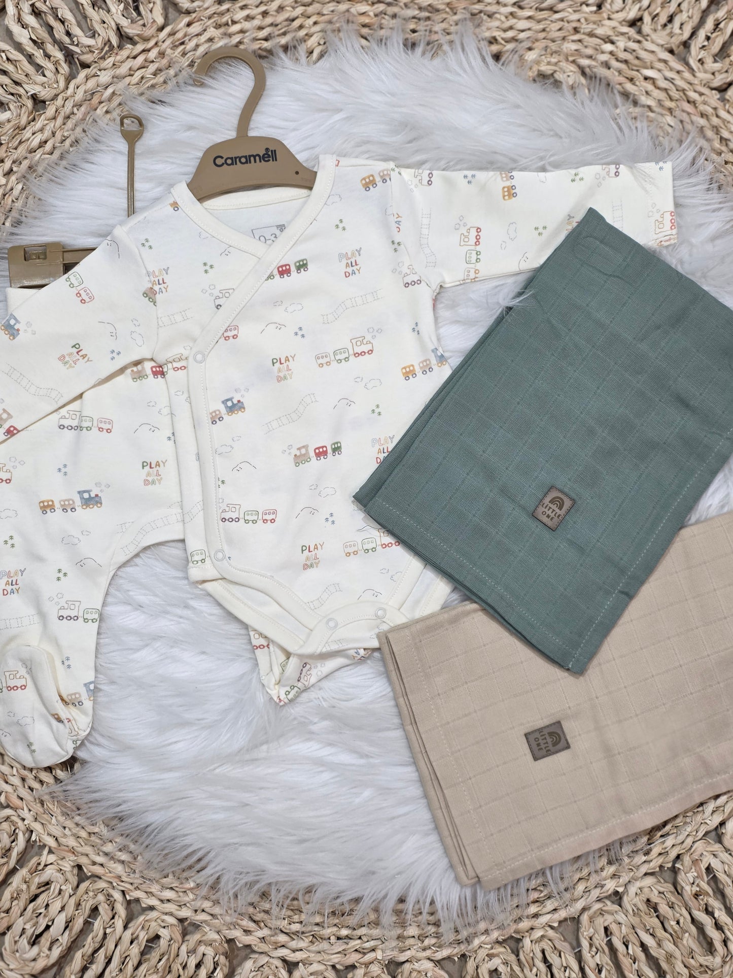 Caramell-Toys Set of 3pcs with Blanket